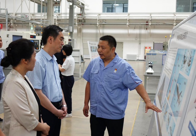 河南省工信廳黨組成員、副廳長(zhǎng)孫永民一行蒞臨公司考察調(diào)研